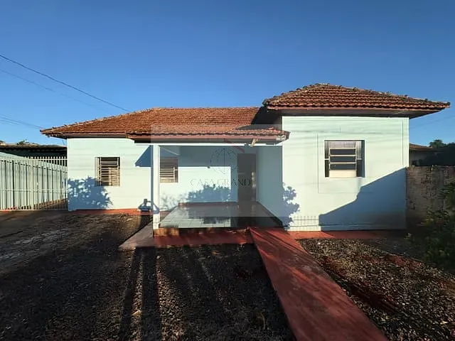 Casa 2 quartos e 2 banheiros, para alugar, no bairro Vila Oliveira em Rolândia
