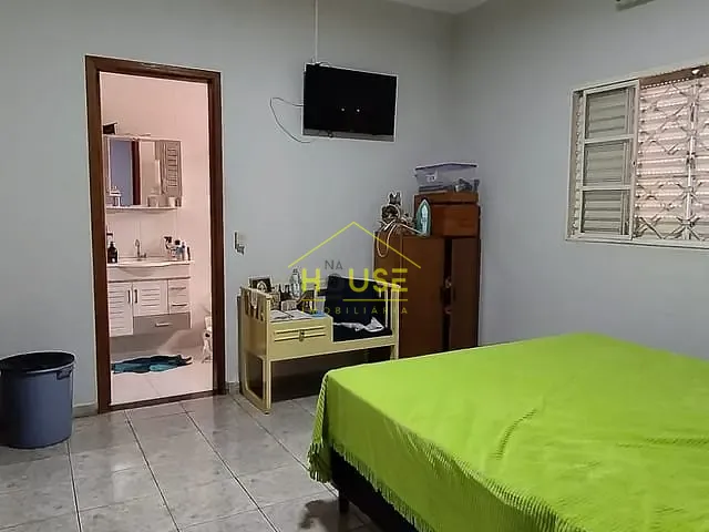 Casa com 200m² 3 quartos e 1 banheiro, à venda, no bairro Jd Italia em Valentim Gentil