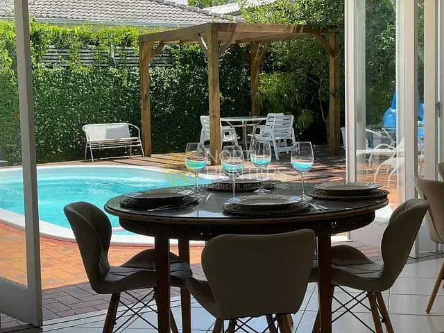 Casa com 450m² 5 quartos e 5 banheiros, para alugar, no bairro Jurerê Internacional em Florianópolis