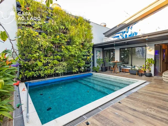 Casa 4 quartos e 5 banheiros, à venda, no bairro Tarumã em Curitiba