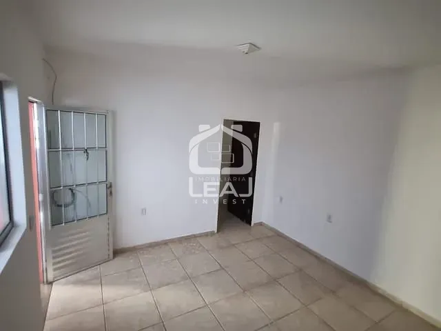 Casa com 70m² 3 quartos e 1 banheiro, para alugar, no bairro Parque Santo Antônio em São Paulo
