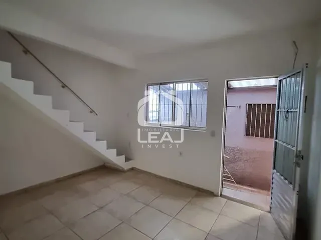 Casa com 70m² 3 quartos e 1 banheiro, para alugar, no bairro Parque Santo Antônio em São Paulo