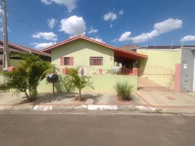 Casa com 300m² 3 quartos e 1 banheiro, à venda, no bairro Itamaraty em Artur Nogueira
