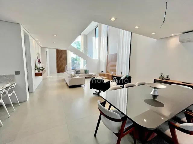 Casa com 441m² 4 quartos e 6 banheiros, à venda, no bairro Alphaville em Santana de Parnaíba
