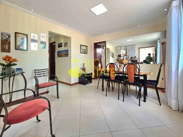 Casa com 220m² 3 quartos e 3 banheiros, à venda, no bairro Jardim Veneza em Volta Redonda