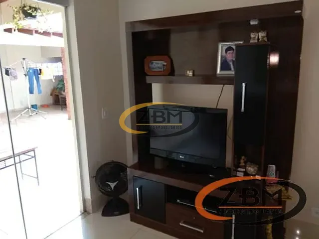 Casa com 250m² 3 quartos e 2 banheiros, para alugar, no bairro Universitário em Londrina