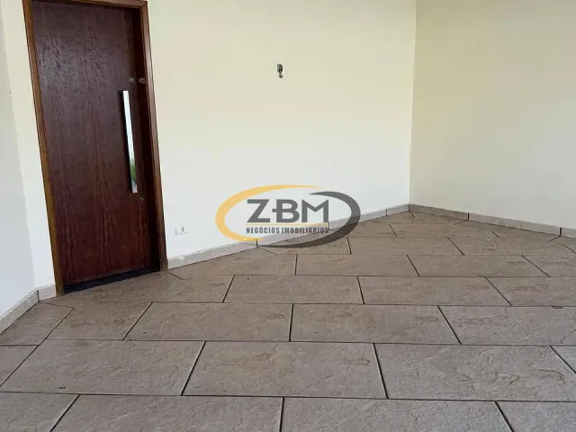 Casa com 250m² 3 quartos e 2 banheiros, para alugar, no bairro Universitário em Londrina