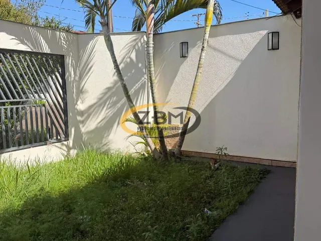Casa com 250m² 3 quartos e 2 banheiros, para alugar, no bairro Universitário em Londrina
