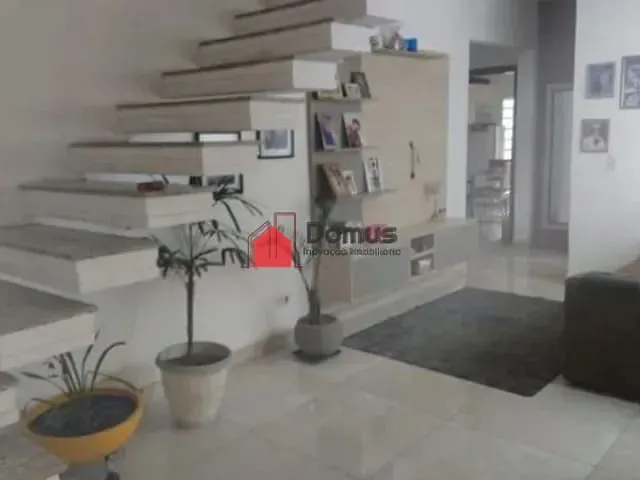 Casa com 300m², à venda, no bairro Parque São Domingos em Pindamonhangaba