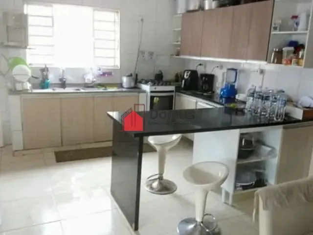 Casa com 300m², à venda, no bairro Parque São Domingos em Pindamonhangaba