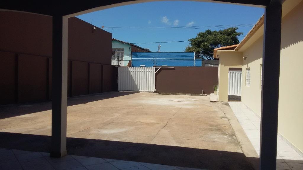 Casa à venda e aluguel com 4 quartos, 250m² - Foto 3