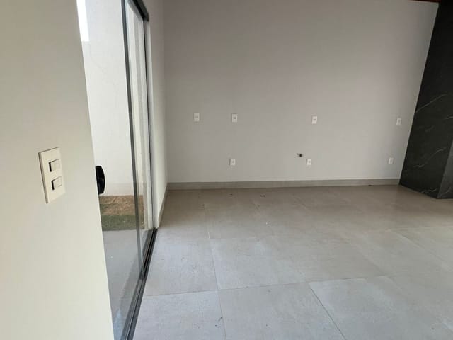 Casa com 309m² 3 quartos e 1 banheiro, à venda, no bairro Sonhalto Videira em Sinop