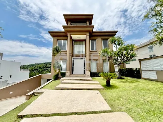 Casa com 490m² 5 quartos e 8 banheiros, à venda, no bairro Alphaville em Santana de Parnaíba