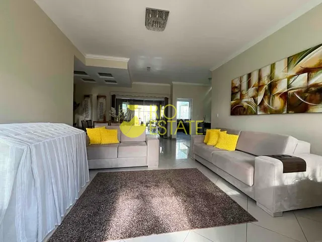 Casa com 334m² 3 quartos e 4 banheiros, à venda, no bairro Jardim Amália em Volta Redonda