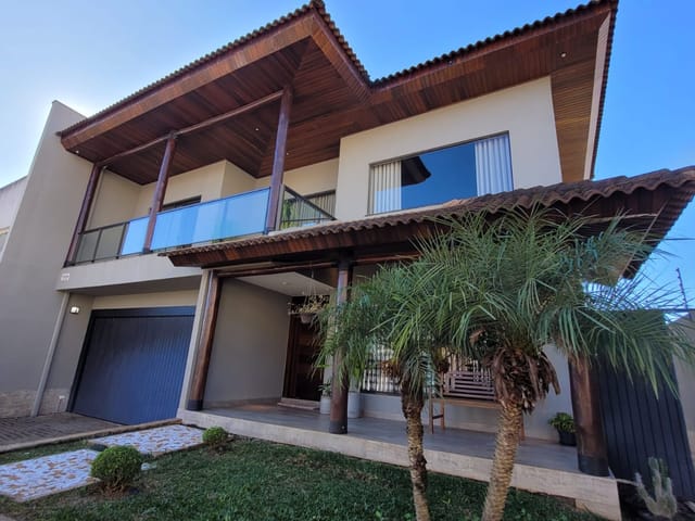 Casa com 420m² 3 quartos e 4 banheiros, à venda, no bairro Estrela em Ponta Grossa