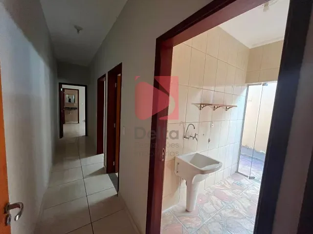 Casa 2 quartos e 2 banheiros, para alugar, no bairro Jardim Itália em Pirassununga