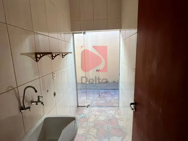 Casa 2 quartos e 2 banheiros, para alugar, no bairro Jardim Itália em Pirassununga