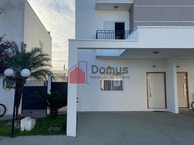 Casa à venda, no bairro Vila Areao em Taubaté