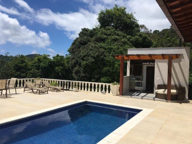 Casa com 5300m² 5 quartos e 1 banheiro, à venda, no bairro Valparaíso em Petrópolis