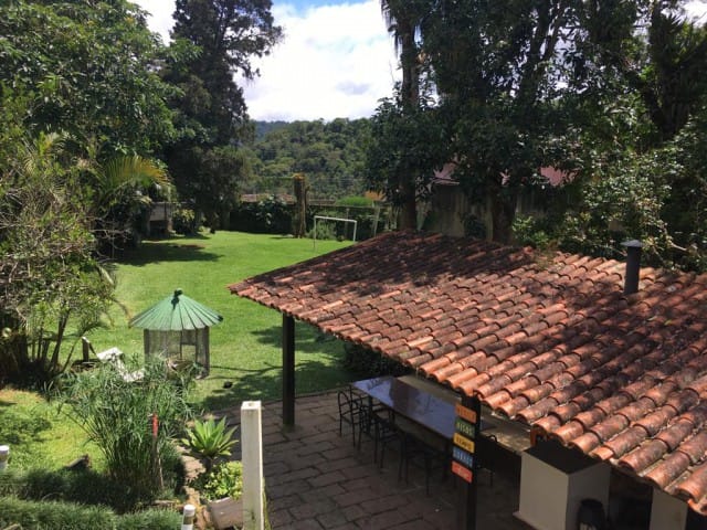 Casa com 5300m² 5 quartos e 1 banheiro, à venda, no bairro Valparaíso em Petrópolis