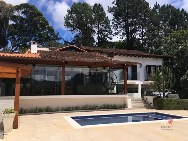 Casa com 5300m² 5 quartos e 1 banheiro, à venda, no bairro Valparaíso em Petrópolis