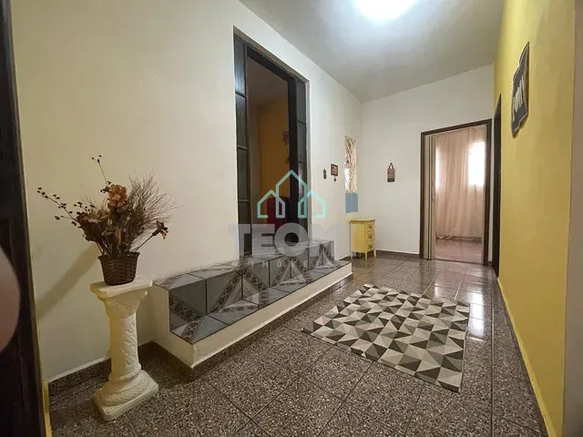 Casa com 300m² 3 quartos e 2 banheiros, à venda, no bairro Jardim Bela Vista em Taubaté