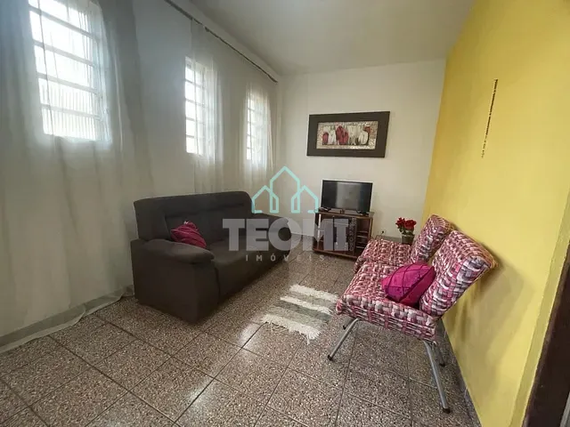 Casa com 300m² 3 quartos e 2 banheiros, à venda, no bairro Jardim Bela Vista em Taubaté