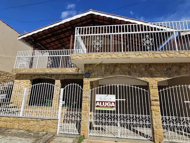 Casa 3 quartos e 2 banheiros, para alugar, no bairro Centro em Piracaia
