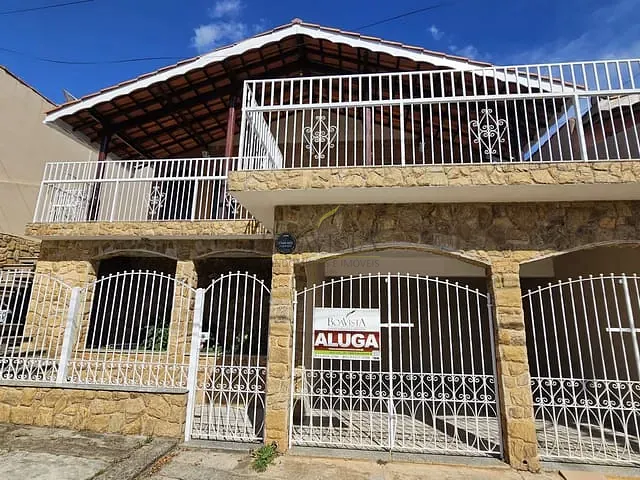 Casa 3 quartos e 2 banheiros, para alugar, no bairro Centro em Piracaia