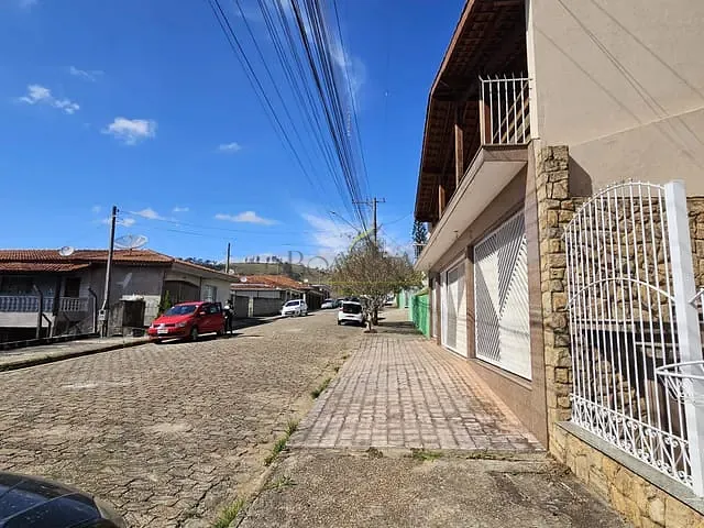 Casa 3 quartos e 2 banheiros, para alugar, no bairro Centro em Piracaia