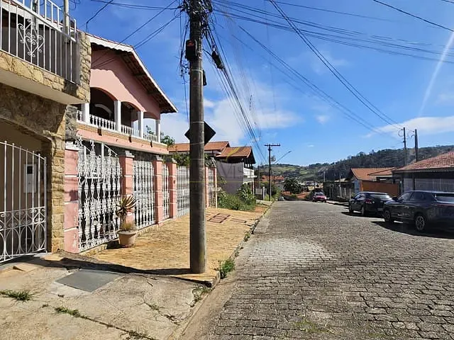 Casa 3 quartos e 2 banheiros, para alugar, no bairro Centro em Piracaia