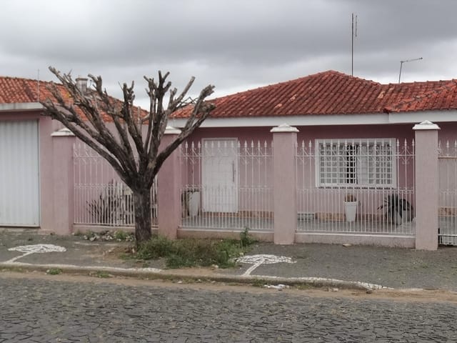 Casa 5 quartos e 6 banheiros, à venda, no bairro Orfãs em Ponta Grossa