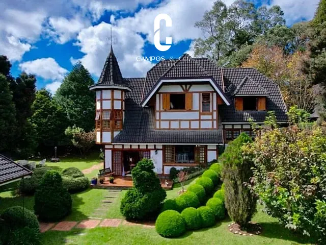 Casa com 1250m² 6 quartos e 6 banheiros, à venda, no bairro Alto Do Capivari em Campos Do Jordão