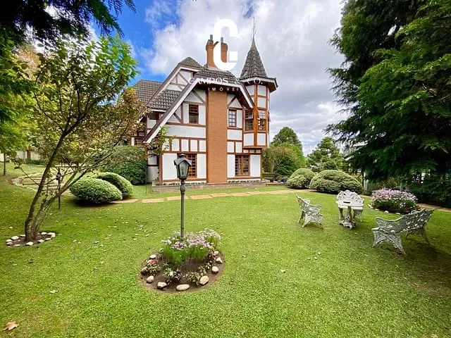 Casa com 1250m² 6 quartos e 6 banheiros, à venda, no bairro Alto Do Capivari em Campos Do Jordão