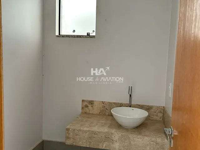Casa com 230m² 3 quartos e 4 banheiros, à venda, no bairro Jardim Imperial em Aparecida de Goiânia