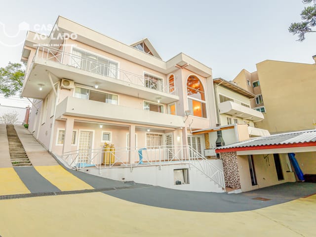 Casa 4 quartos e 12 banheiros, para alugar, no bairro Guabirotuba em Curitiba