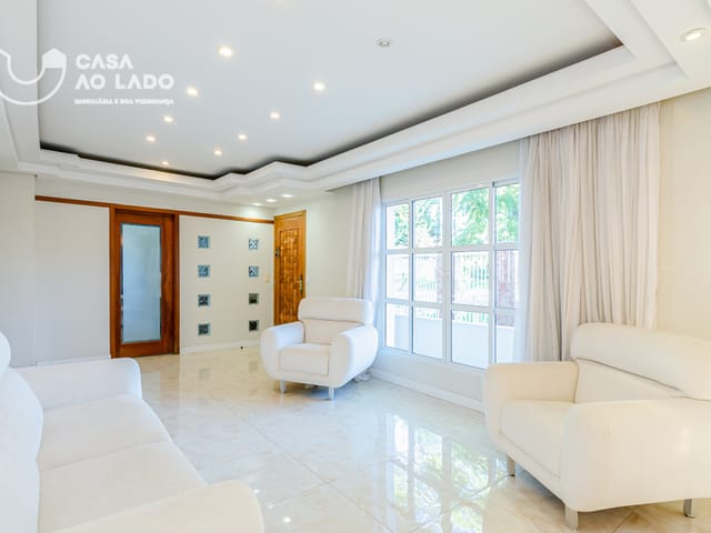 Casa 4 quartos e 12 banheiros, para alugar, no bairro Guabirotuba em Curitiba