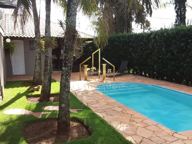 Casa com 1050m² 4 quartos e 1 banheiro, à venda, no bairro MIRAFLORES em Chapada dos Guimarães