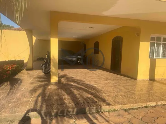 Casa com 850m² 5 quartos e 5 banheiros, à venda, no bairro Santa Helena em Cuiabá