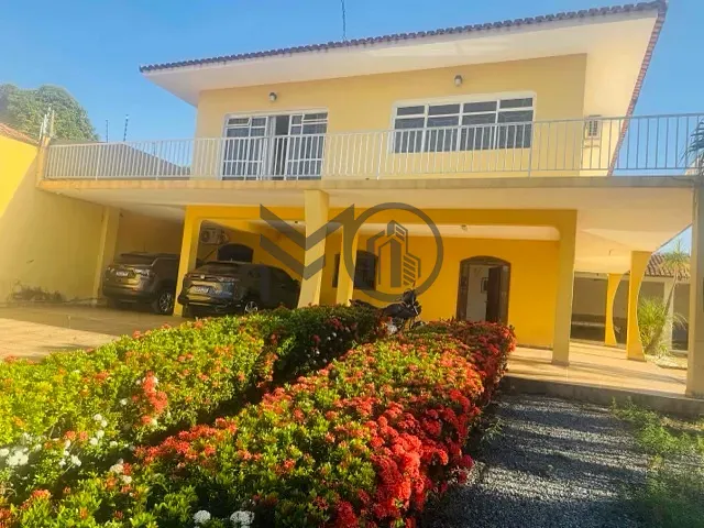 Casa com 850m² 5 quartos e 5 banheiros, à venda, no bairro Santa Helena em Cuiabá
