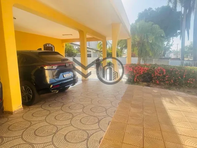 Casa com 850m² 5 quartos e 5 banheiros, à venda, no bairro Santa Helena em Cuiabá