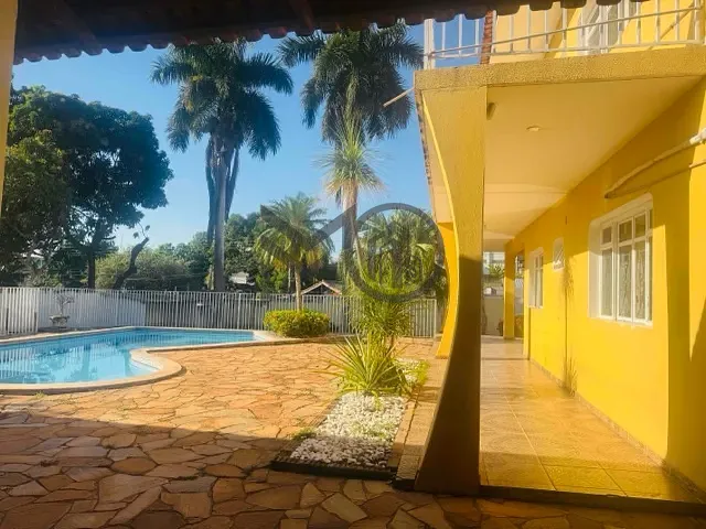 Casa com 850m² 5 quartos e 5 banheiros, à venda, no bairro Santa Helena em Cuiabá