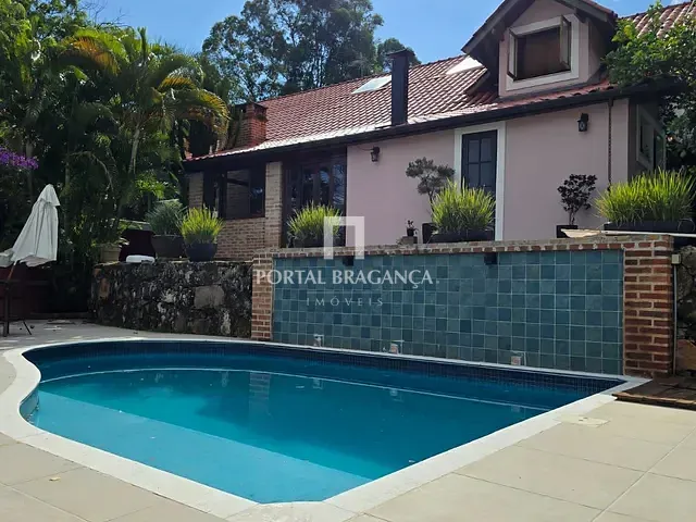 Casa com 520m² 3 quartos e 5 banheiros, à venda, no bairro Residencial Colinas de São Francisco em Bragança Paulista