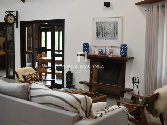 Casa com 520m² 3 quartos e 5 banheiros, à venda, no bairro Residencial Colinas de São Francisco em Bragança Paulista
