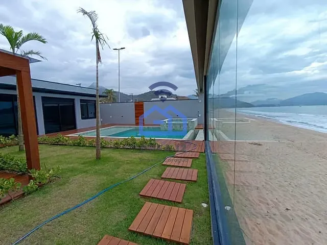 Casa com 527m² 3 quartos e 5 banheiros, à venda, no bairro Massaguaçu em Caraguatatuba