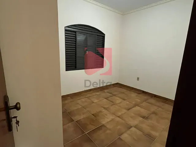 Casa com 1749m² 3 quartos e 4 banheiros, para alugar, no bairro Cidade Jardim em Pirassununga