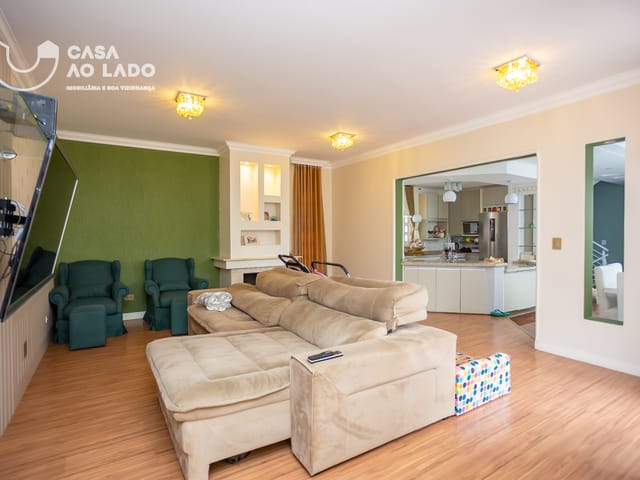 Casa 3 quartos e 4 banheiros, à venda, no bairro Água Verde em Curitiba