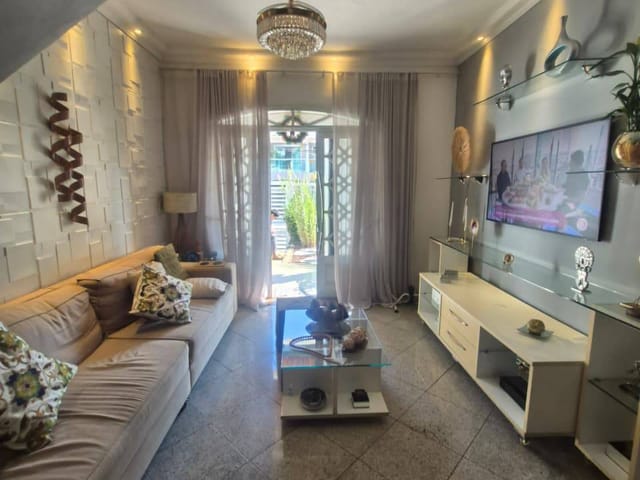 Casa 5 quartos e 5 banheiros, à venda, no bairro Vila Valqueire em Rio de Janeiro