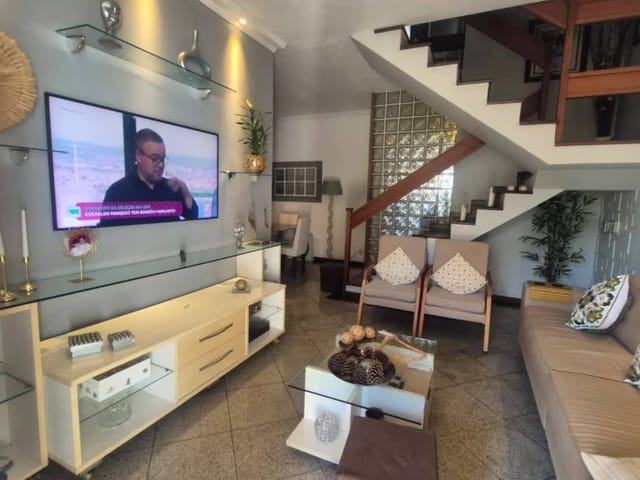 Casa 5 quartos e 5 banheiros, à venda, no bairro Vila Valqueire em Rio de Janeiro