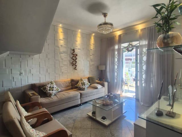 Casa 5 quartos e 5 banheiros, à venda, no bairro Vila Valqueire em Rio de Janeiro